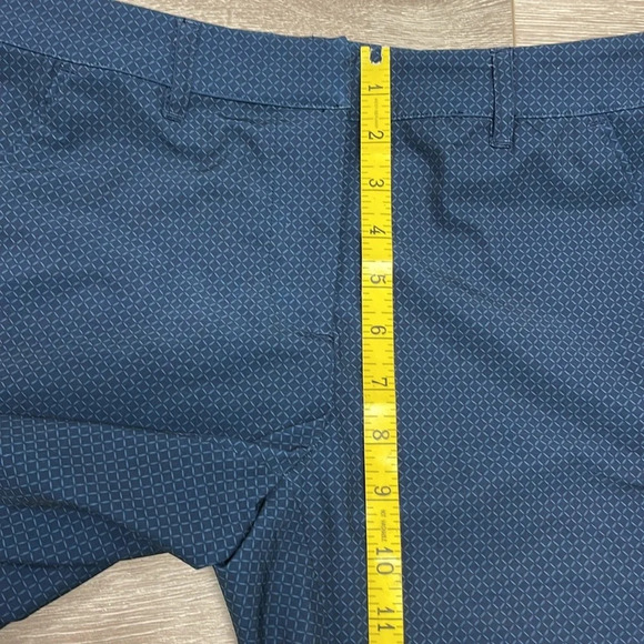 Greg Norman Women’s Flat Front Navy Geometric Print Golf Shorts 0 - Picture 6 of 16